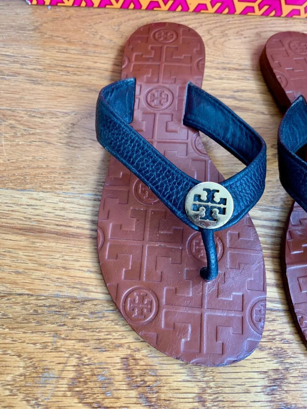EUC Tory Burch Thora Black & Gold Leather Sandals/ Flip flops with original box